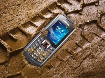 Test odolnosti v bahne (Xcover 550 3)