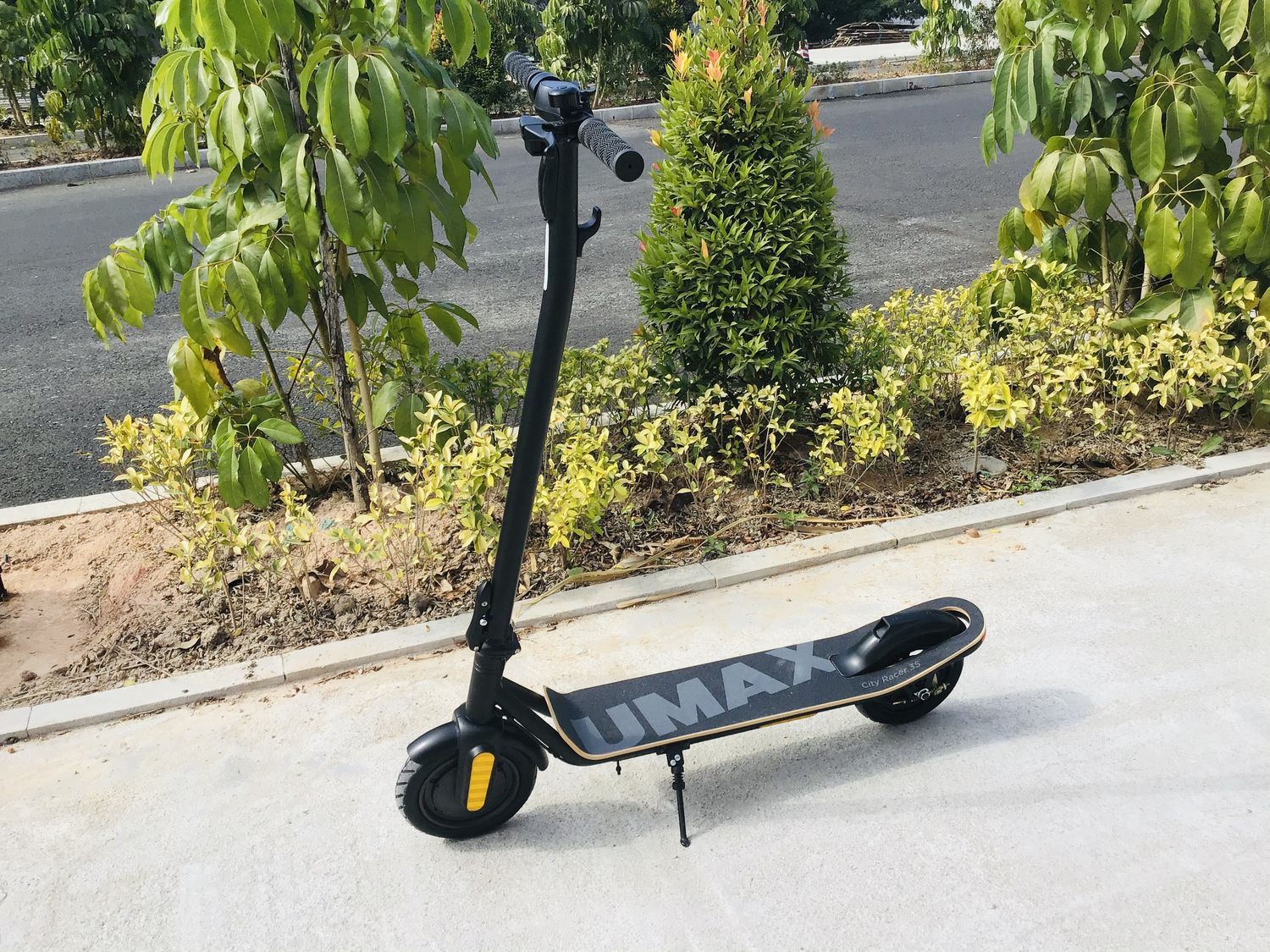 Umax City Racer 35 elektrokoloběžka čierna