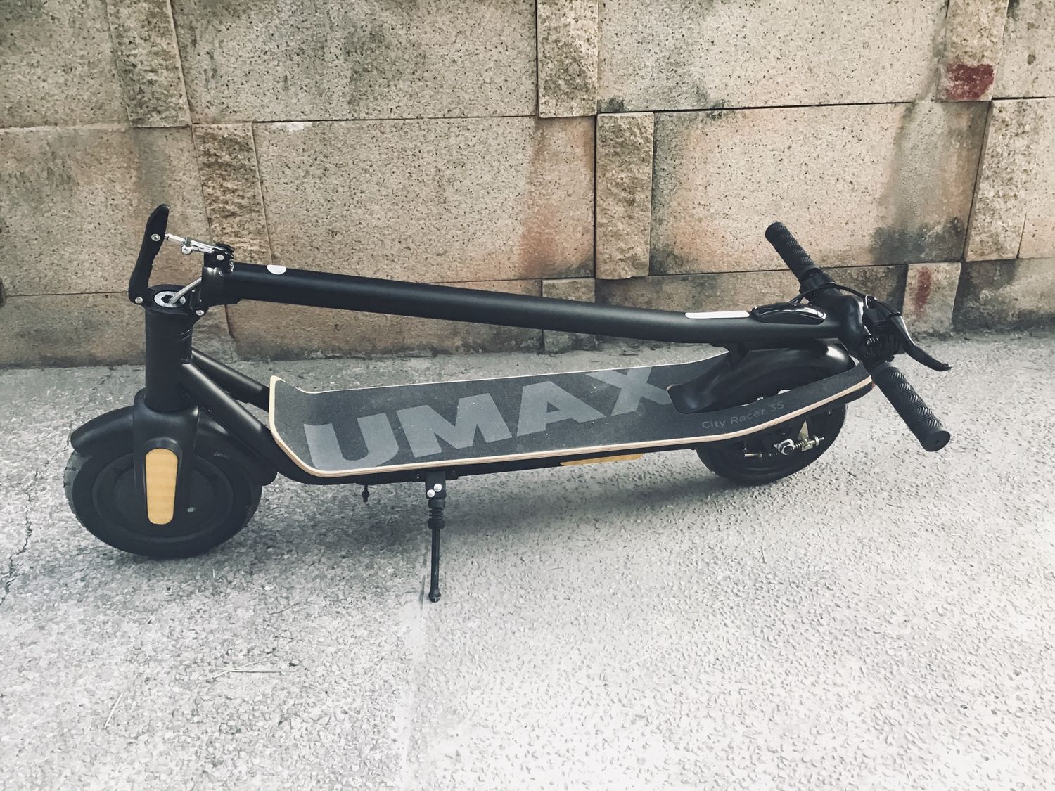 Umax City Racer 35 elektrokoloběžka čierna