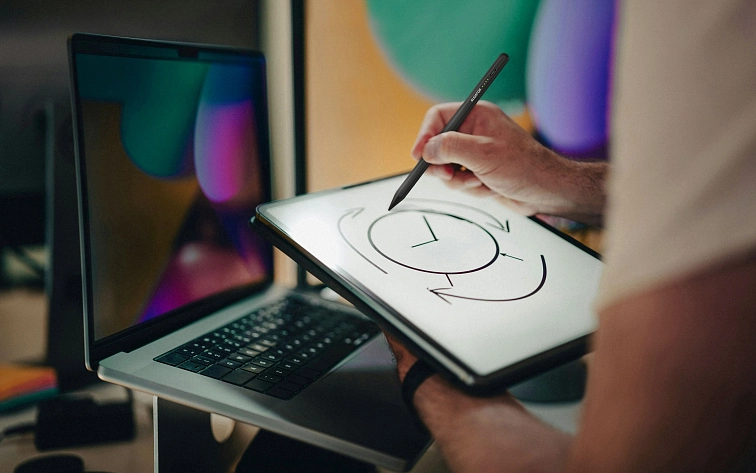 Dotykové pero Aligator pre iPad so šikovným hrotom, čierne